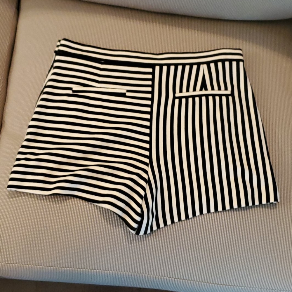 NWOT TIBI OF NEW YORK SHORTS 2 - Picture 10 of 14